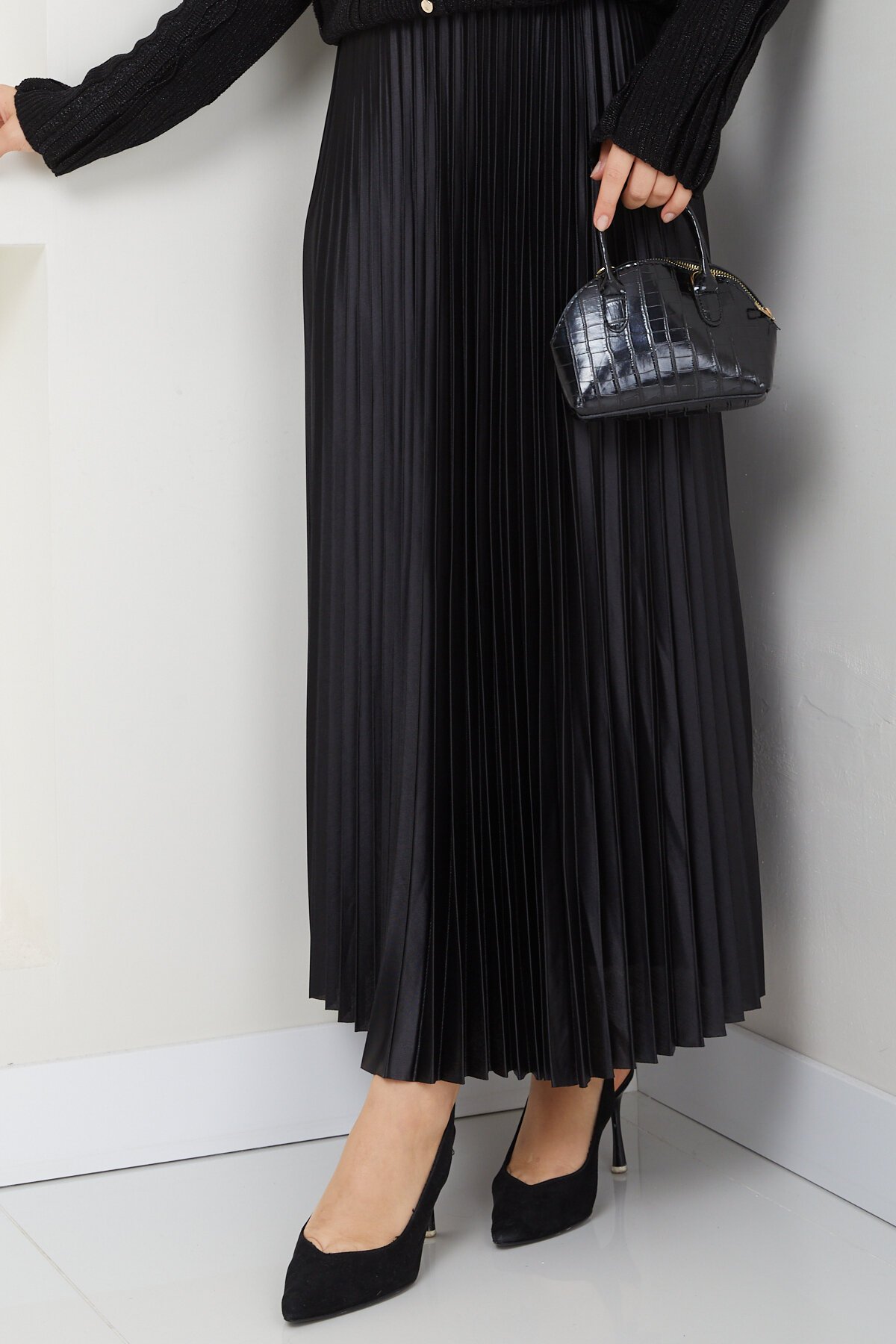 SATEN GÖRÜNÜMLÜ ETEK-SİYAH